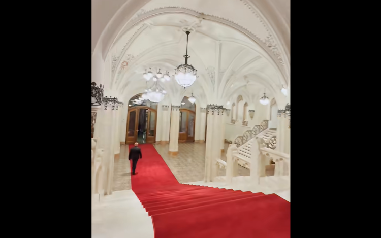 Magyar Péter a Belügyminisztérium belső tereiről posztolt újabb videót