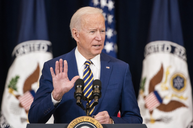 Joe Biden kitart az elnökjelöltség mellett, Donald Trump szerint kompetens elnökre van szükség