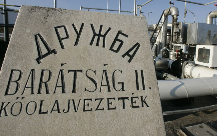 Uniós vezetők: az EU intenzív megbeszéléseket folytat a Barátság kőolajvezeték újraindítása érdekében