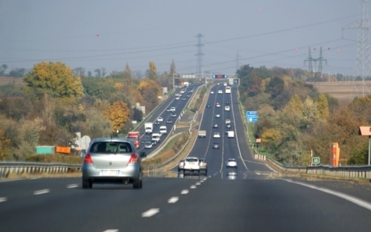 Nem drágulnak az útdíjak, de bővül a fizetős hálózat